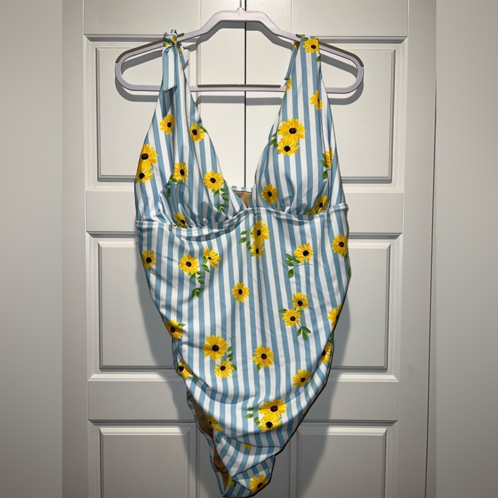 Old Navy  - Plus Size - Tie-Shoulder Ruched Plunge One Piece Swimsuit - 3XL